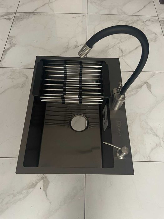 Кухонная мойка Luminex 6045 черная и смеситель для кухни черный гибкий