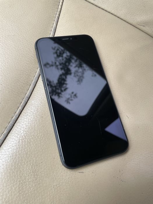 iPhone 11 64gb в гарному стані