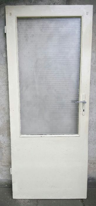 Drzwi drewniane używane lewe i prawe z futrynami