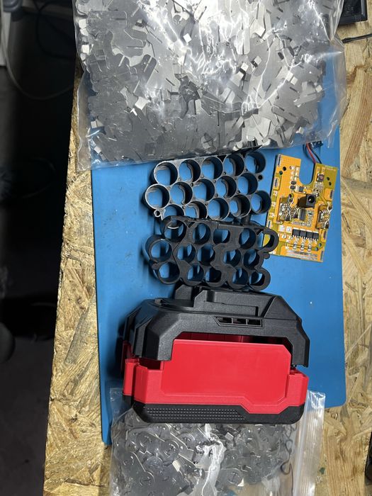 Корпуси для  збірки 18-21v, 5s3p на 15 єлементів 18650 посадка макіта