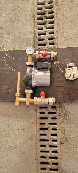 Pompa co do ogrzewania podłogowego z termostatem