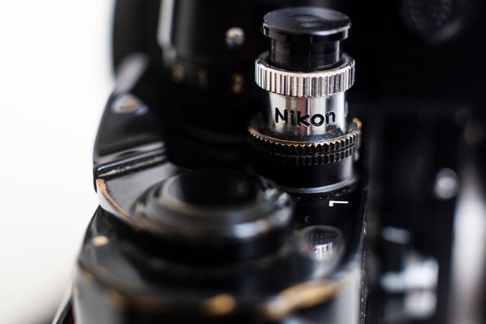 Nikon F2, Estado de colecção + Nikon CH-1, DW-1, DP-1, AR-1