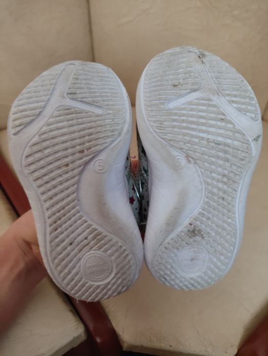 Кросівки для дівчинки розмір 5 устілка 14 см