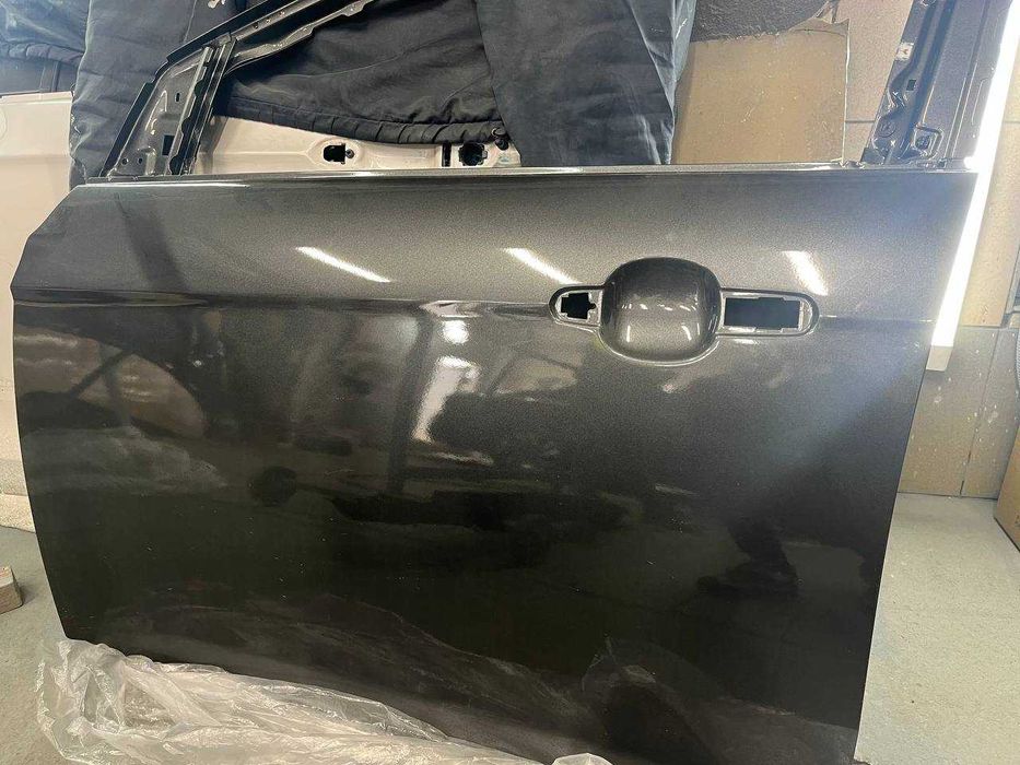 Водійські двері на Ford Focus 3