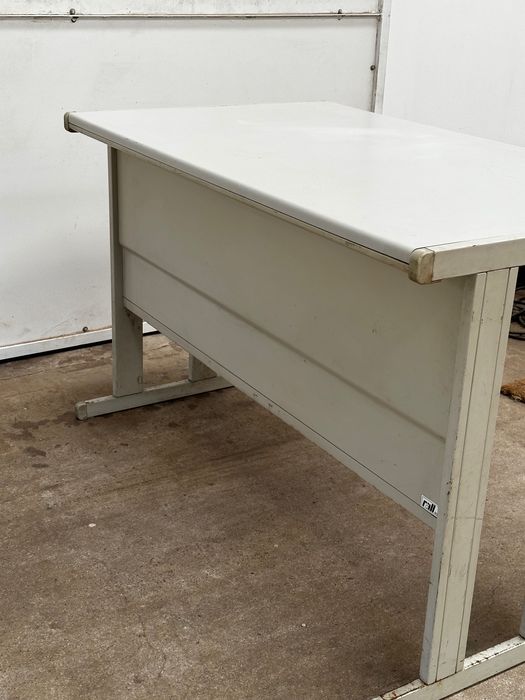 Secretaria metálica