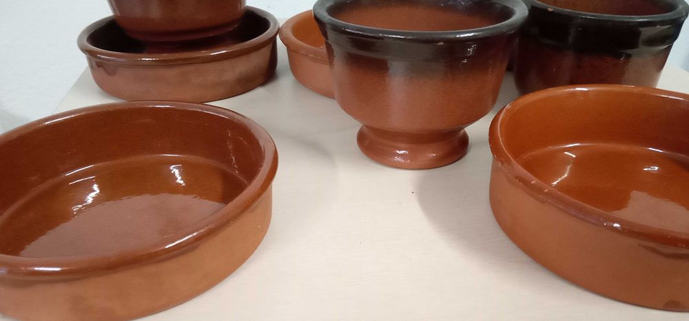 Taças e tacinhas de barro, 9 un, tudo por 5€
