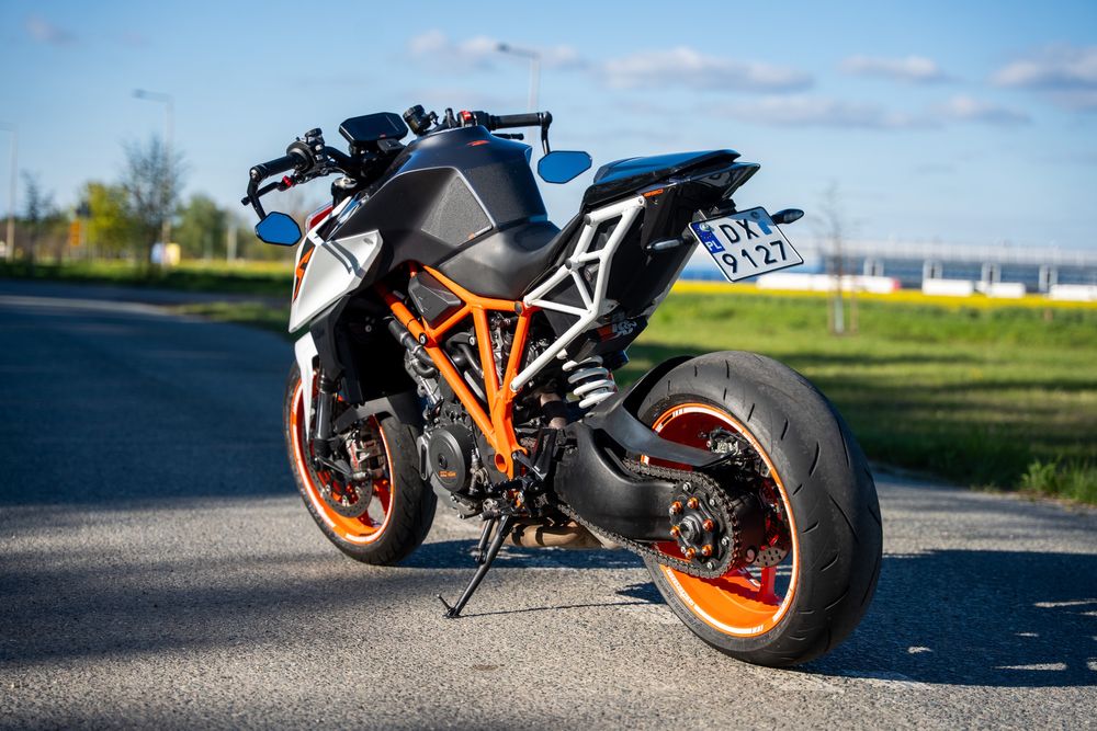 KTM 1290 Super Duke R 2017 | Tech Pack | Scorpion