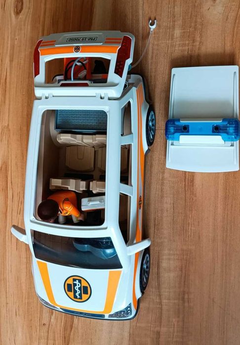 Playmobil Lego 70050 karetka ze światłami i dźwiękiem