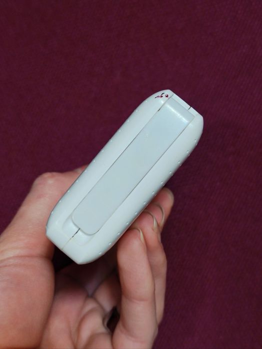 Повер банк на три виходи  з яскравим ліхтариком