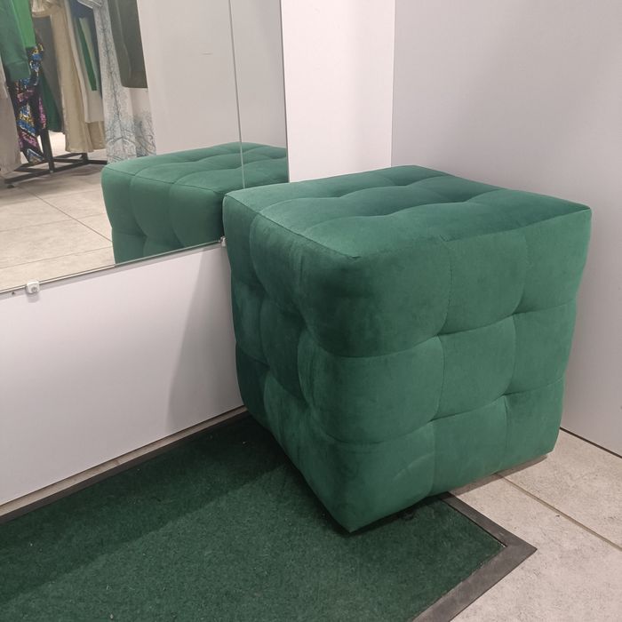 Обладнання для магазину одягу