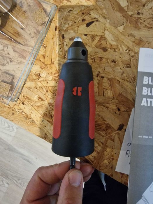 Maquina de rebitar automática