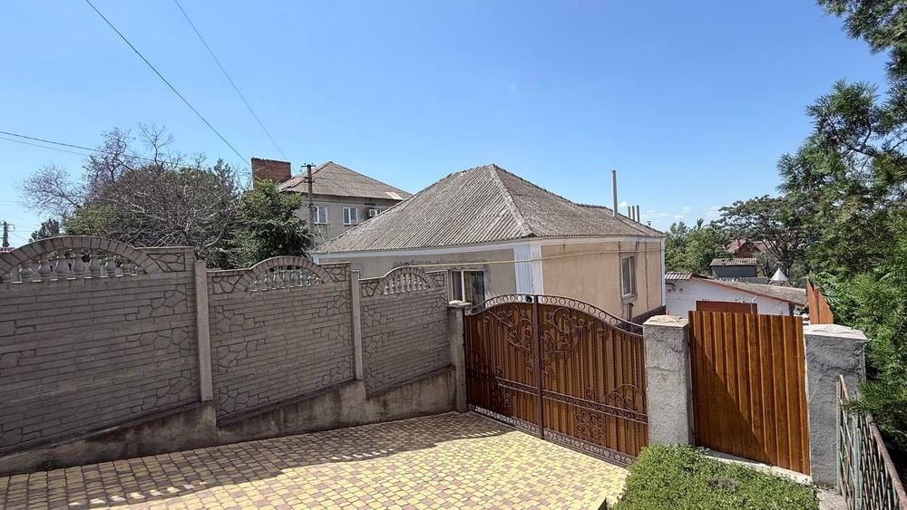 На продаж житловий будинок з ділянкою у центрі смт Овідіополь Одеського району