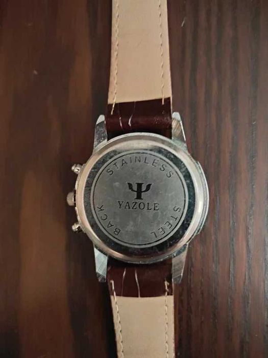 Relogio Yazole 271, um modelo masculino de quartzo