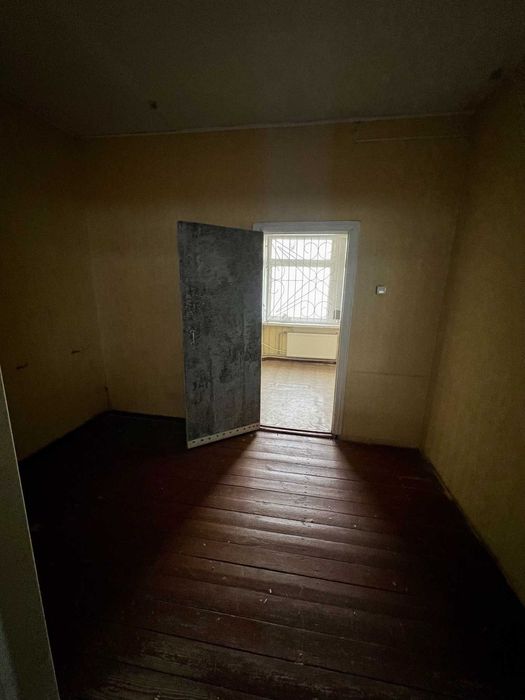 Продаж комерційного приміщення вільного призначення (смт.Березна)