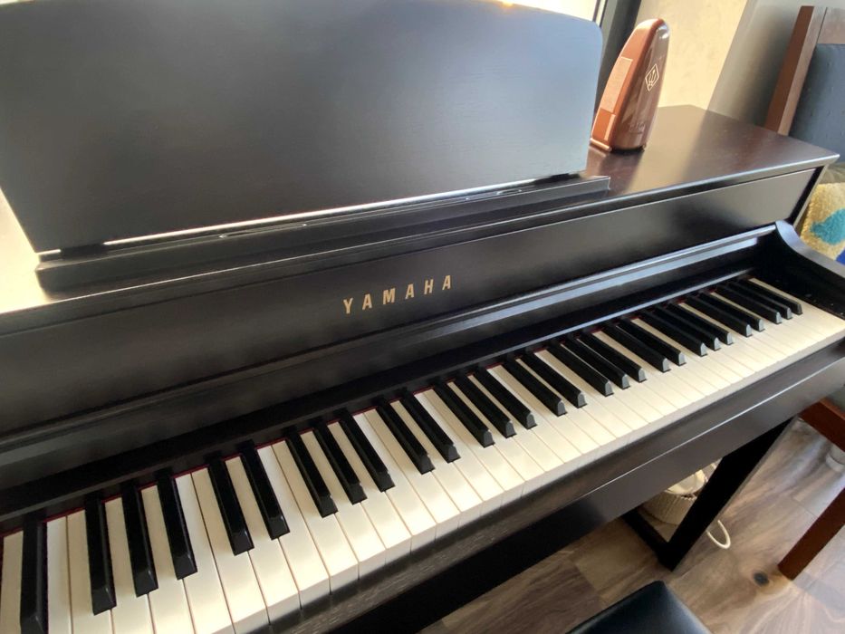 Piano Yamaha Clavinova 635R RoseWood com banco incluído