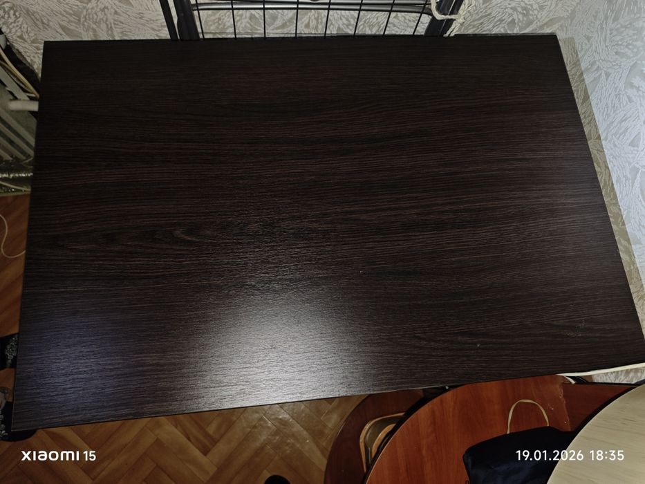 Продам стол добротный