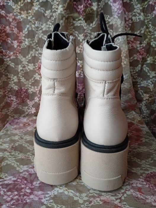 Botki damskie ze skóry naturalnej .