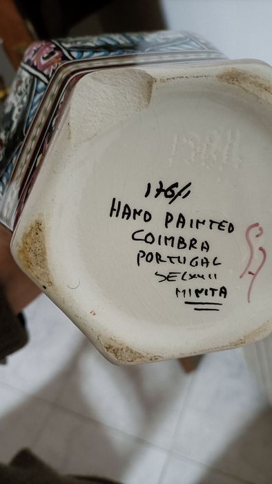 Louça de Coimbra pintada a mão