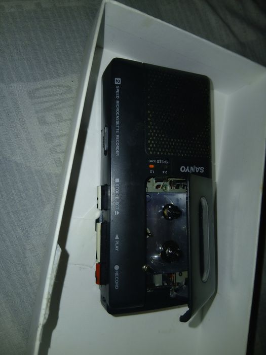 Продам  диктофон ,плееры  ,приемники