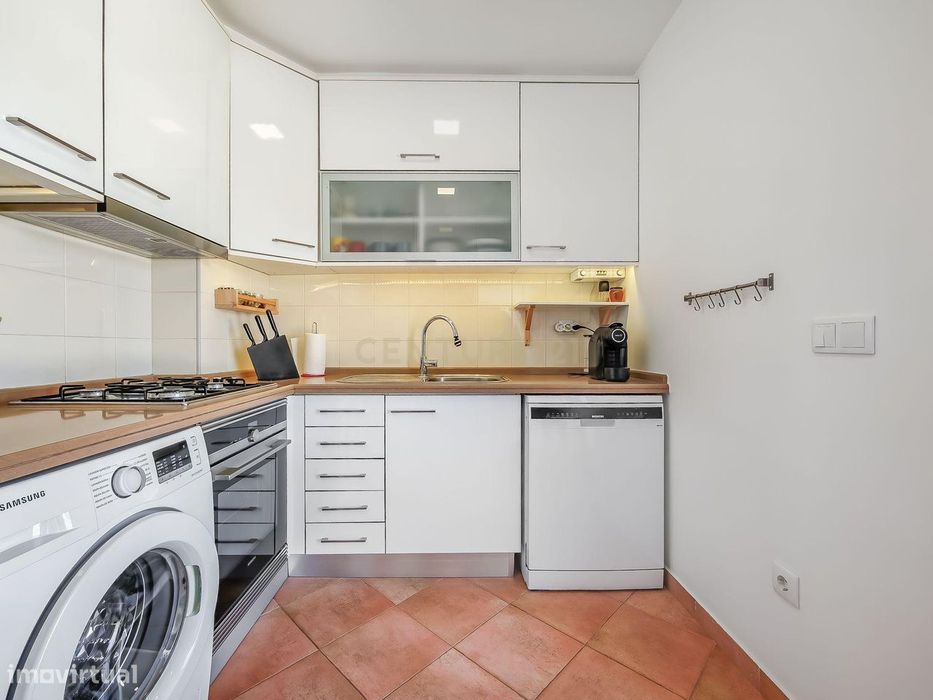 Apartamento T2 Dúplex com Vista Panorâmica e Garagem com Carregamento