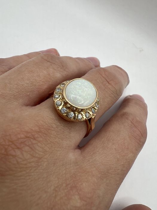 Złoty pierścionek z opalem pr. 585