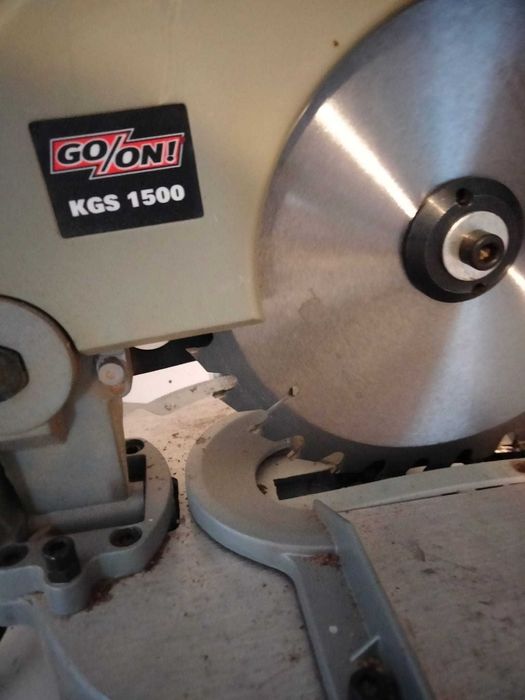 Serra circular marca GO/ON modelo KGS1500, 210mm