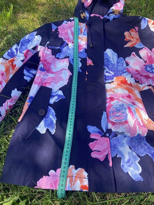 Жіноча вітровка 42 розміру