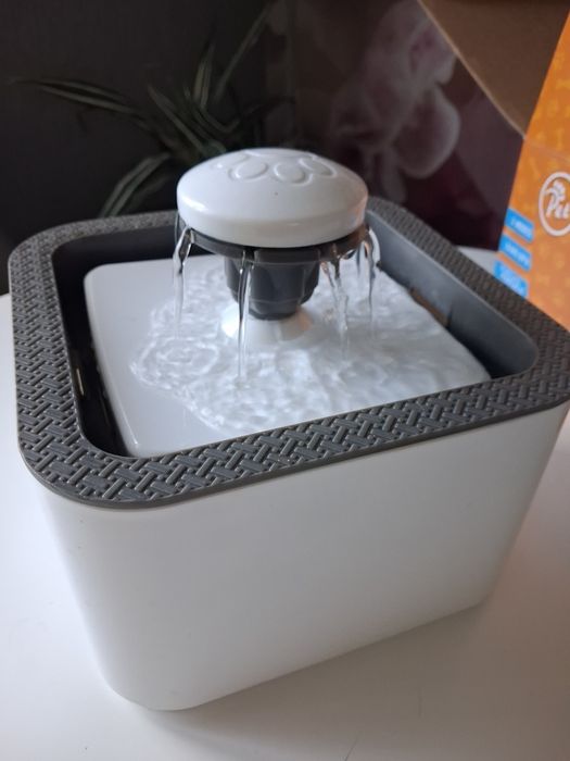 Поилка для кошек  и собак