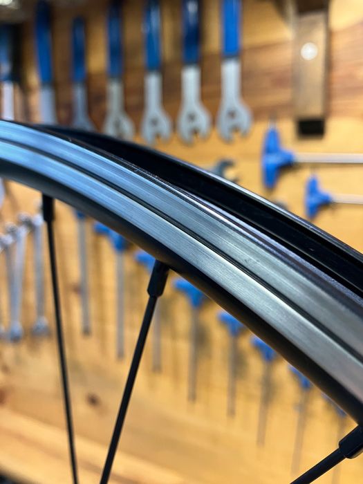 Roda de bicicleta dianteira 28 com dínamo