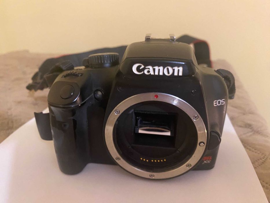 Selling EF 100mm f/2.8 USM Lens, includes Canon EOS Rebel XS64741175980162121