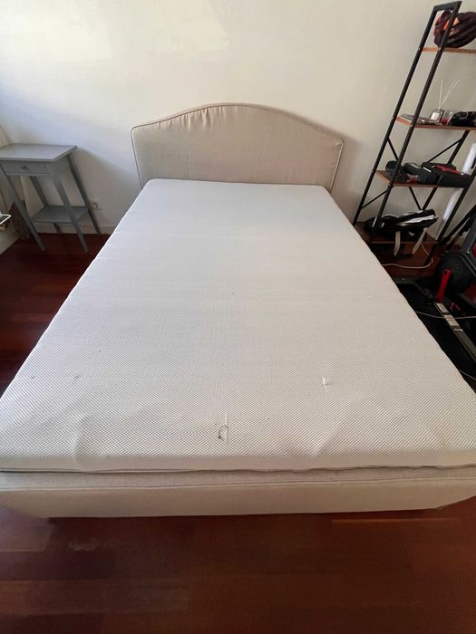 Cama e estrado IKEA com oferta de colchao