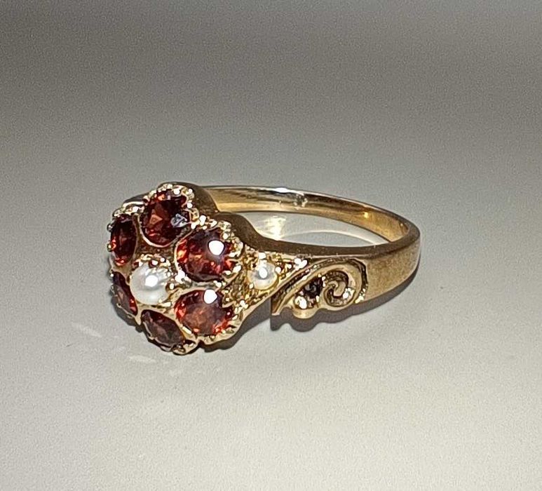 ZŁOTY pierścionek vintage pierścionek z granatami. Próba 375. Śliczny.