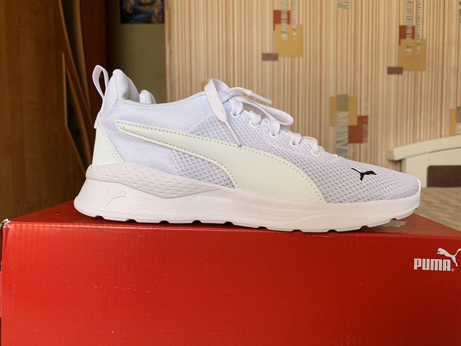 Кроссовки женские