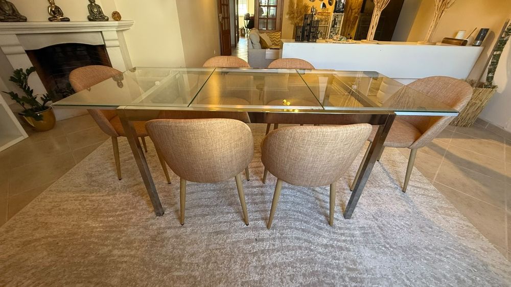 Mesa de jantar em aço  inox com 06 cadeirasiras