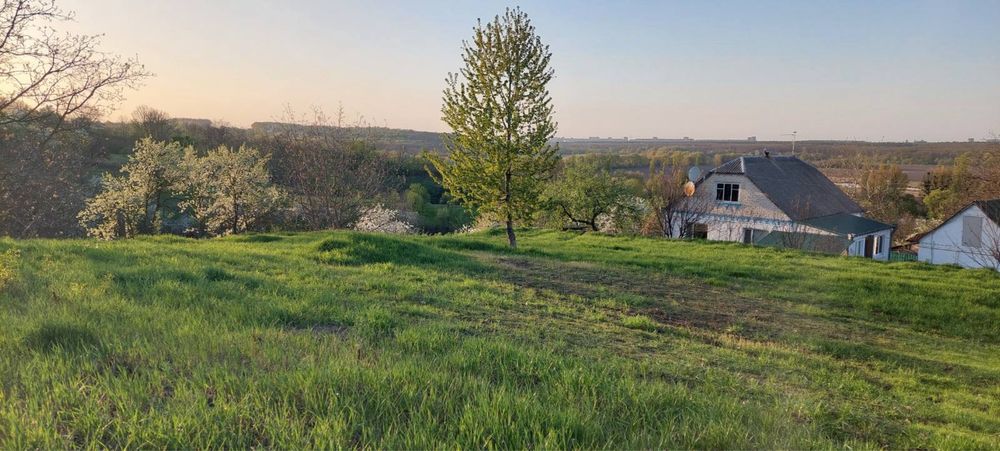 Ділянка з прекрасним видом  в с. Шкарівка під забудову