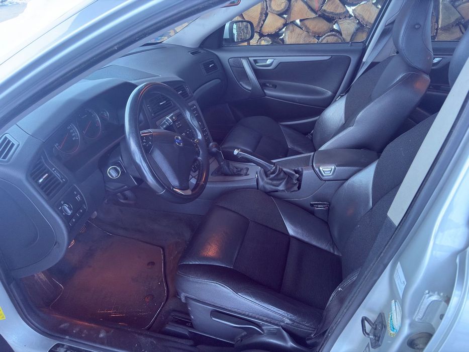 Volvo S60 SPORT 2.4 D5 185 KM  Uszkodzony