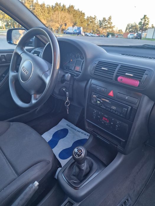 Audi A3 1.6 (APENAS 175.000KM)