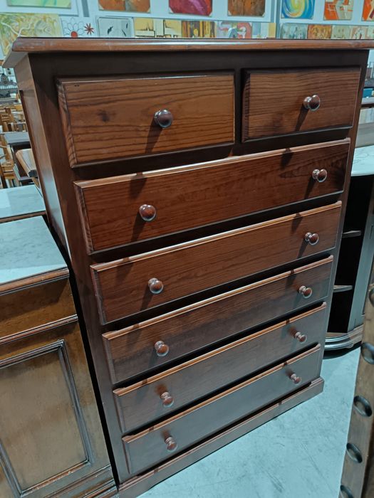 Móvel camiseiro em castanho