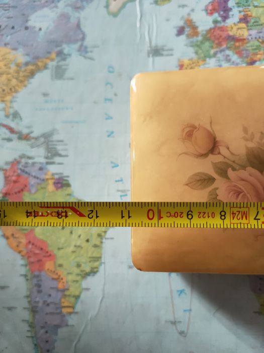 Piękna szkatułka z alabastru wlochy