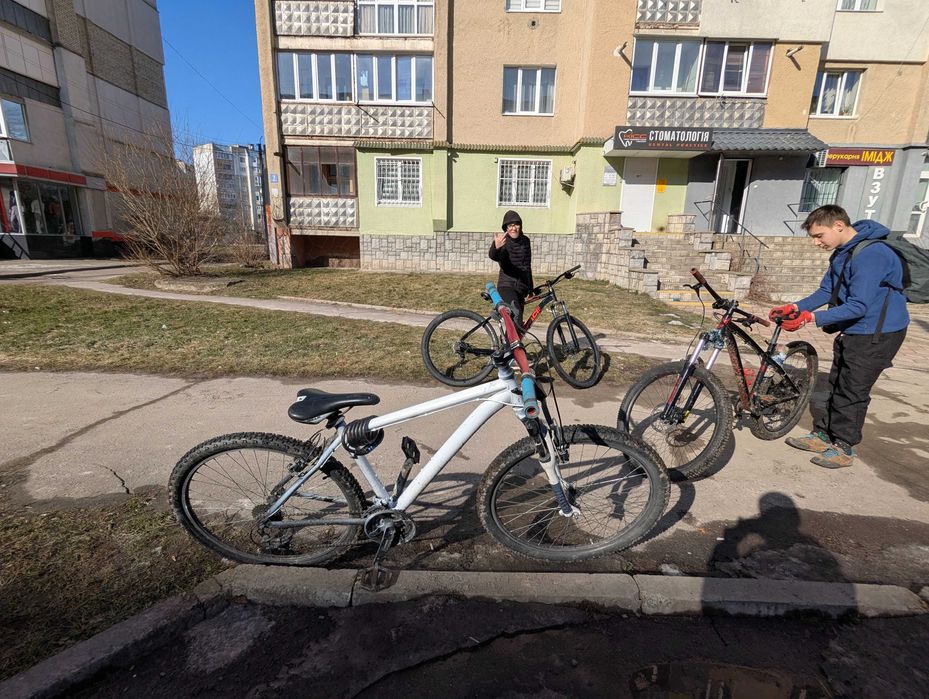 Ровер BULLS на гідравлічних тормозах.