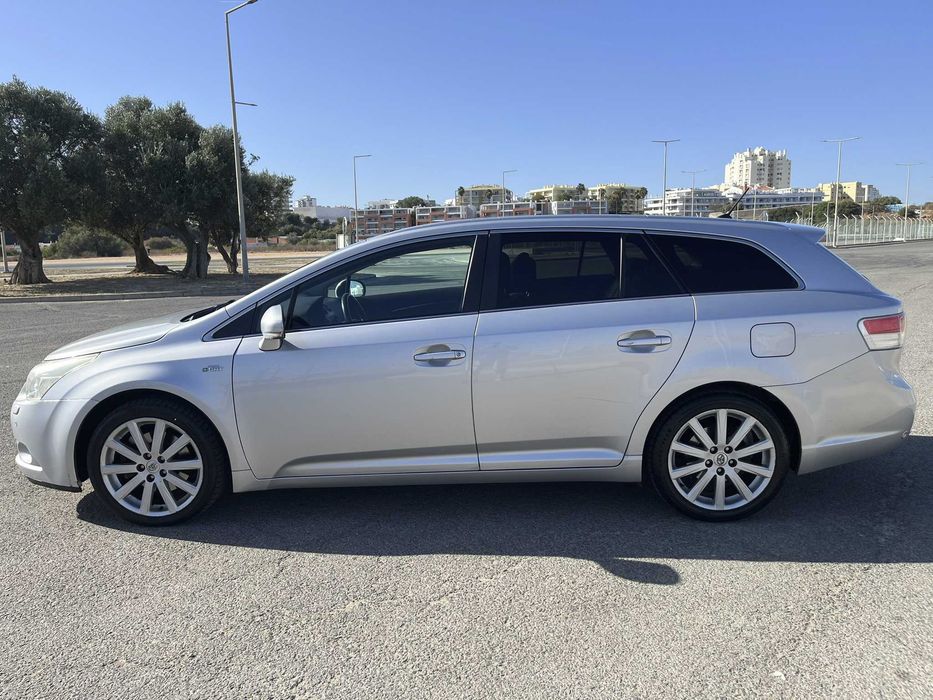Toyota Avensis SW 2.2 D-CAT Luxury 177cv — photo 2