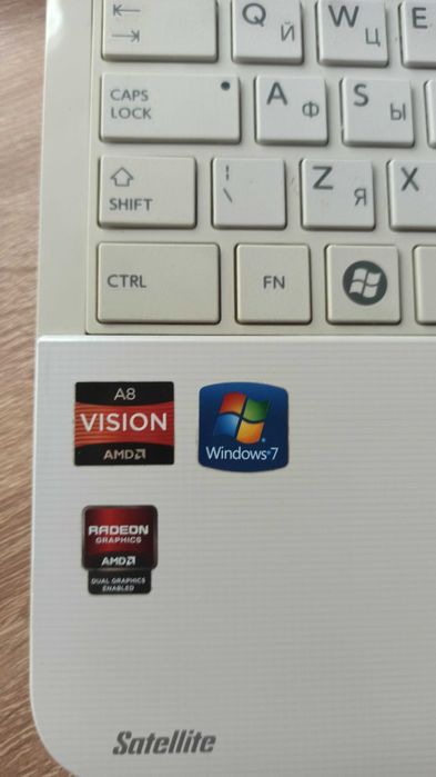 Ноутбук Toshiba Satellite L850 под ремонт или на запчасти
