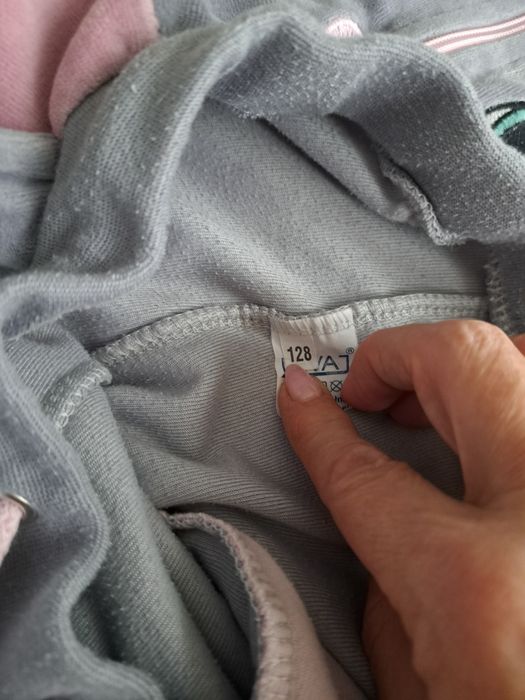 Śliczny welurowy dresik, dres kotek roz. 128