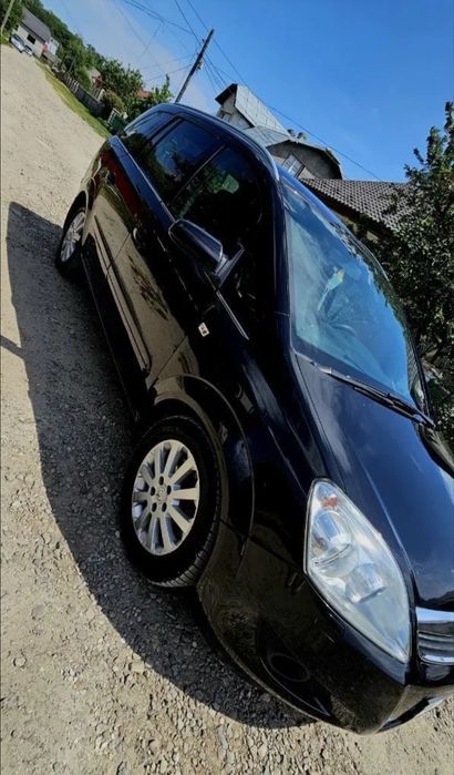 Opel Zafira автомобіль