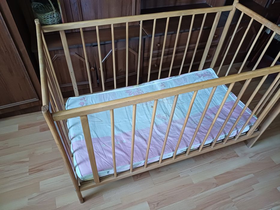 Дитяче ліжечко, колиска