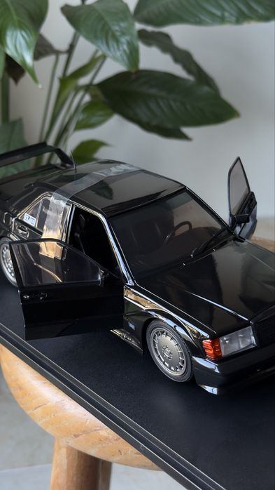 Mercedes-Benz 190 EVO II (W201) – Miniatura 1:18 Solido