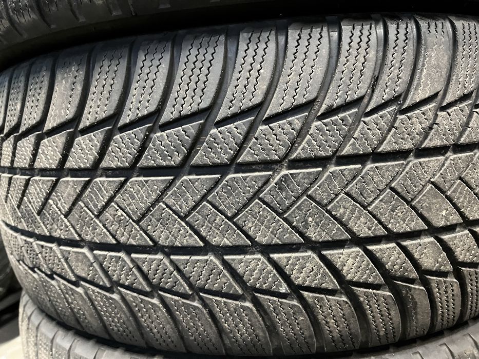 4x235/45/20 zimowe bridgestone 2021r