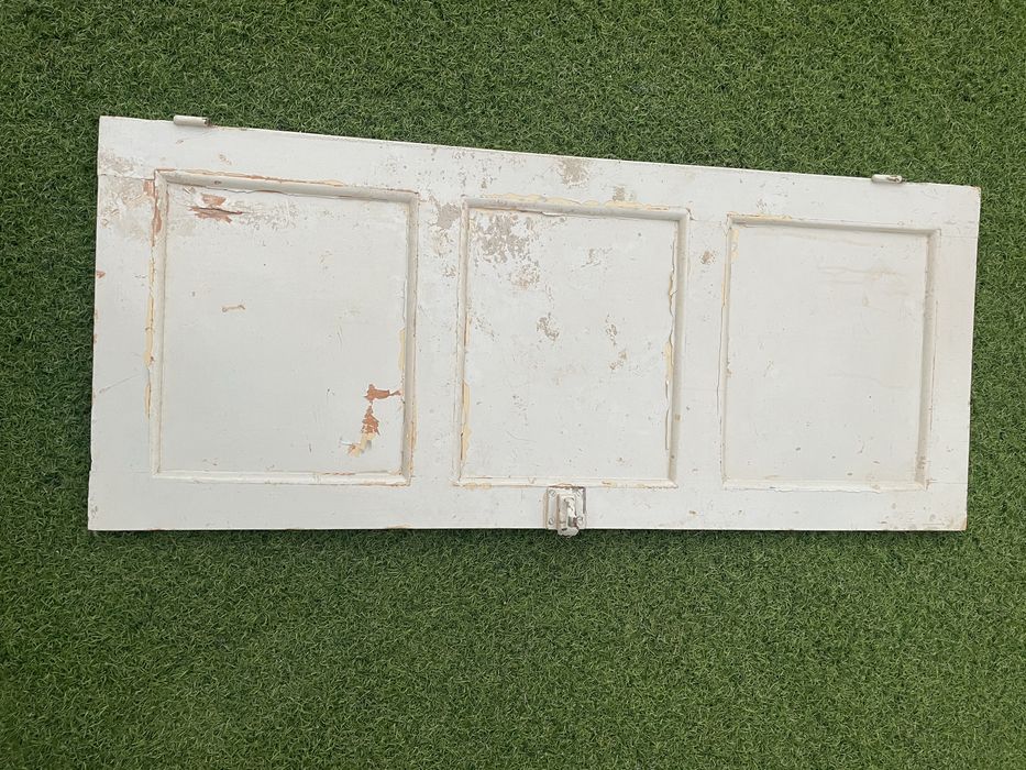 Portada de janela em madeira, antiga