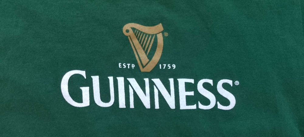 Футболка пивного бренду Guinness St. Pat's чоловіча зелена велике лого на спині розмір L