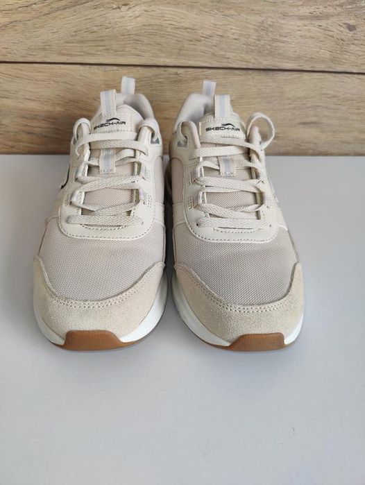 Кросівки молочного кольору